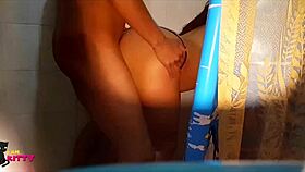 Hot Amateurs Fuck In Shower!