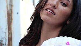 big round ass teen deisy leon poses naturally