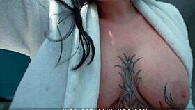 Stiefmutter erwischt Stiefsohn zweimal, Überraschungs-Creampie in jungem 18+ Körper