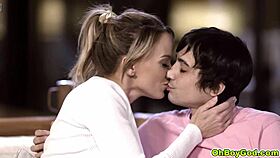 Ohboygod com - Pristine Edge заводи пасторка Rickyja Spanishta. Њени заводни покрети праве да курчеви експлодирају!