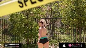 Hey Siri, bereit für eine dampfende Facesitting-Massage nach Volleyball mit dem Coach?