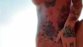 yo, check me dancing naked in this hot sauna