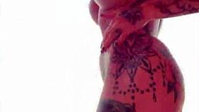 yo, check me dancing naked in this hot sauna