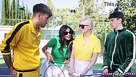 เฮ้ยเพื่อนๆ อยากมาร่วมปาร์ตี้เย็ดกลุ่มกลางแจ้งกับแม่เลี้ยงเคนซี่ เทย์เลอร์และโมนา อซาร์ไหม