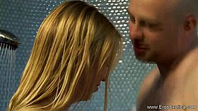 Pregnant gets suck by blonde couple