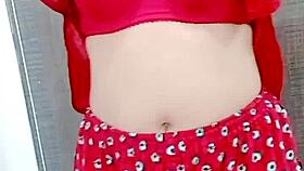 ربة منزل تخلع شلوار كميز لصديقها بكلام هندي قذر