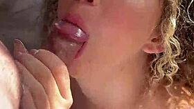 Gostosa Loira Cacheada Dançando Funk De Pijaminha Na Cozinha