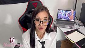 תלמידה רעה נותנת מציצה ופוסי קשה לעבור מבחן.