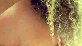 Gostosa Loira Cacheada Dançando Funk De Pijaminha Na Cozinha