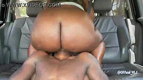 La MILF ébène se fait pilonner par une bite monstre après son jogging au parc