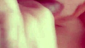 Puoi crederci, la mia figa matrigna mi ha fatto il miglior pompino ever?