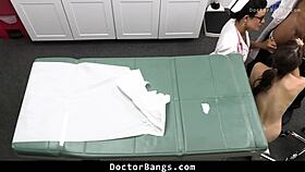 Tina implora il dottore per risultati segreti del test - Affare scioccante!