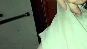 베트남 솔로 남자가 자위해서 정액 터뜨림