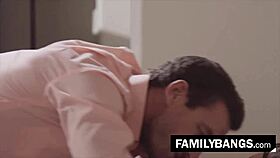 Не вярвам мама и мъжът й чукат докато бавачката Лекси Луна гледа!