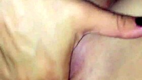 amante pleases with masturbation and squirting