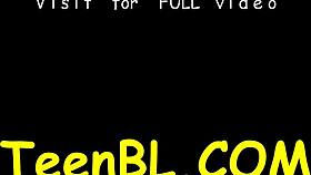 Indická holka divoký fellatio přivede chlapa k vytrysknutí jeho nálože