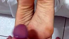 i'm cumming on this prostitute's feet