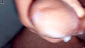 Me clave una paja y estuve casi un minuto largando semen