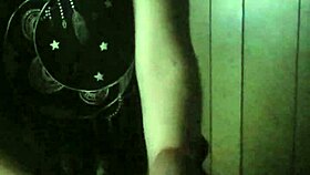 I give my girlfriend a handjob leading to cumshot