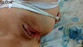 Kasih punggung aku dan mengerang ghairah dalam sesi seks anal?