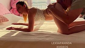 Teen De 18 Años Recibe Polla Dura In Doggystyle!