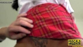 Reife Submissive bekommt Deep Throat und wird hart gefickt in harter Action.