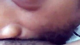 Close-up la pizda udă care suge! Cine urmează?!