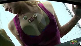 Мэллори Рэй Мерфи моет тачку и трахается с клиентом