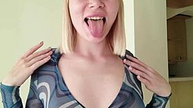 kinky babe spreads pussy lips and teases clit for wild masturbation! 😈