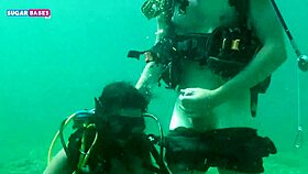 sugarbabestv bawa aksi greek panas di bawah air dengan remaja 18+ kecil