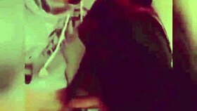 La chica sabe como mamar una verga grande y hacer handjob