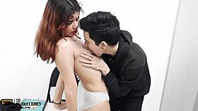 Ayudando a mi hermanastra con su tarea