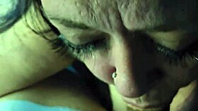 इस पीओवी में, वह डीपथ्रोट मास्टर करती है जबकि उसका चेहरा जोर से पाउंड हो रहा है। यह एक मैसी फेशियल फिनिश है!