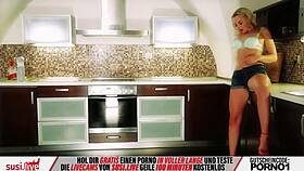 Heißer Striptease Und Geile Masturbation Von Blondem Susi!