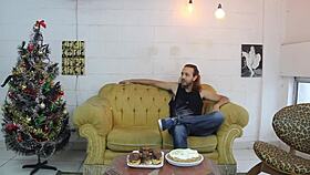 I want a threesome and suck two cocks on Christmas night