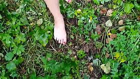 i feel excited seeing milf without panties under skirt, dirty sexy soles