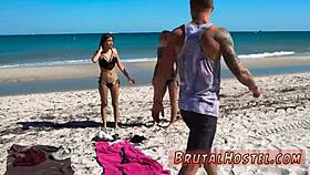 נערה 18+ גותית סשן סולו מרמז על הרפתקאות תיירת פרועות