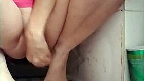 Dee, the milf cougar, uses toys and dildo for intense squirting combo