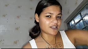 Deitado Na Cama Vendo Os Vídeos De Ester Tigresa Tocando Aquela Bronha Mas Não Imaginava Que Ela Ia Chegar Ali No Quarto E Dá A Buceta Para Ele