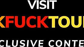 white tourist gets black lullaby before hard night's rest 😏