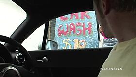 Emma Butt, brune aux gros seins, se fait BAISER hard in a car at the wash!