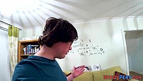 Leeds geek gets sucked by big brit beauty