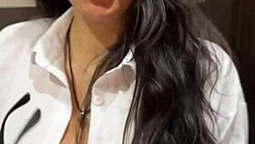 Femme chaude trompe son mari lors d'un rencard au resto, oups désolée chéri !