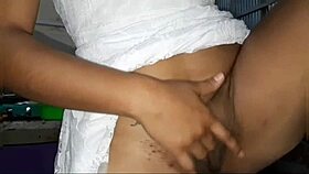 Deitado Na Cama Vendo Os Vídeos De Ester Tigresa Tocando Aquela Bronha Mas Não Imaginava Que Ela Ia Chegar Ali No Quarto E Dá A Buceta Para Ele