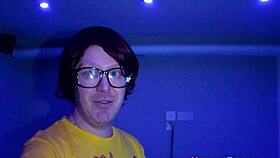 Leeds geek gets sucked by big brit beauty