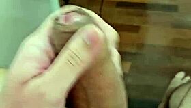 watch this twink jerk off juicy style?