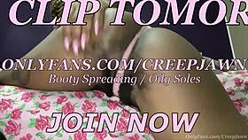 Oh wow, slim ebony babe twerks and bounces her hairy pussy while spreading wide!