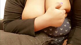 Indian Sexy Babe Displays Natural Tits in Explicit Show