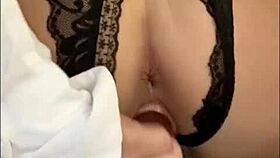 Sıcak Finli Kız Büyük Varlıklarını Sergiliyor 🔥