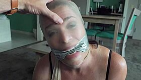 J'ai eu la femme de chambre d'hôtel pour une baise d'encasement avec humiliation de pet vaginal